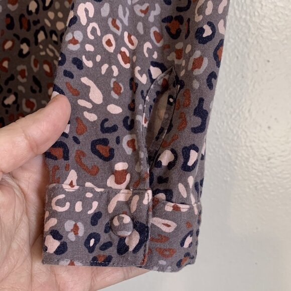 Boden Women’s Leopard Button Up Top Sz 2 Gray Leopard Print Modern Chic Neutral - Picture 7 of 13